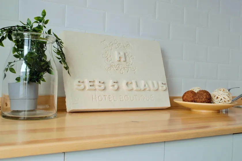 Hotel Boutique Ses 5 Claus - Image 1