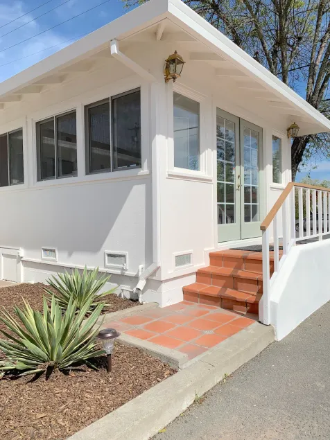 Carlin's Cottage Court - Image 1