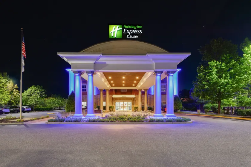 Holiday Inn Express & Suites Williamsburg by IHG - Image 1