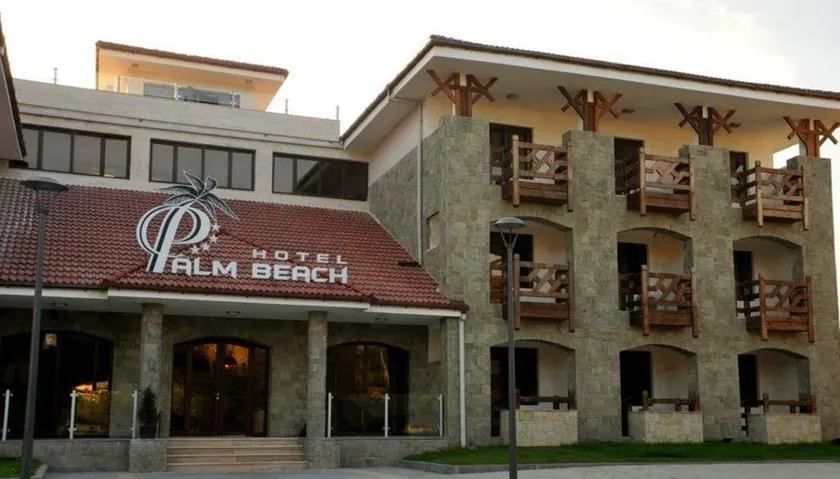 Palm Beach Hotel - Image 1