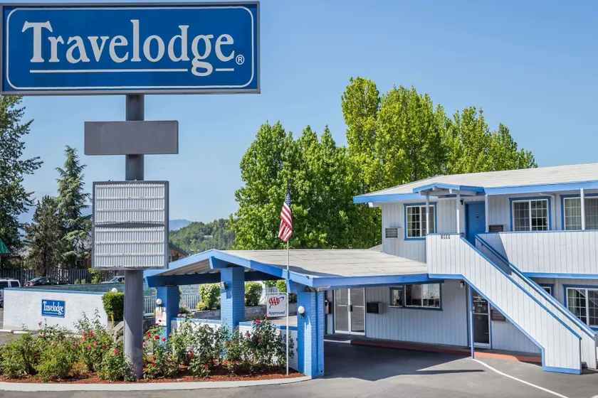 Travelodge by Wyndham Grants Pass - Image 1
