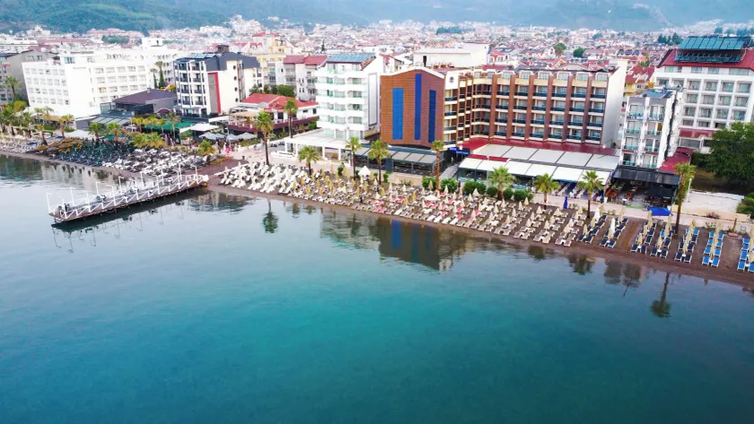 point beach hotel - Image 1