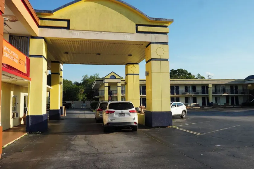 La Casa Inn Albany Near Tifton GA I 75 - Image 1