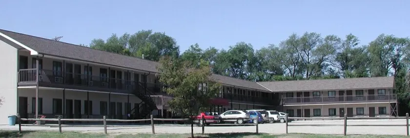 Cottonwood Inn & Suites - Image 1