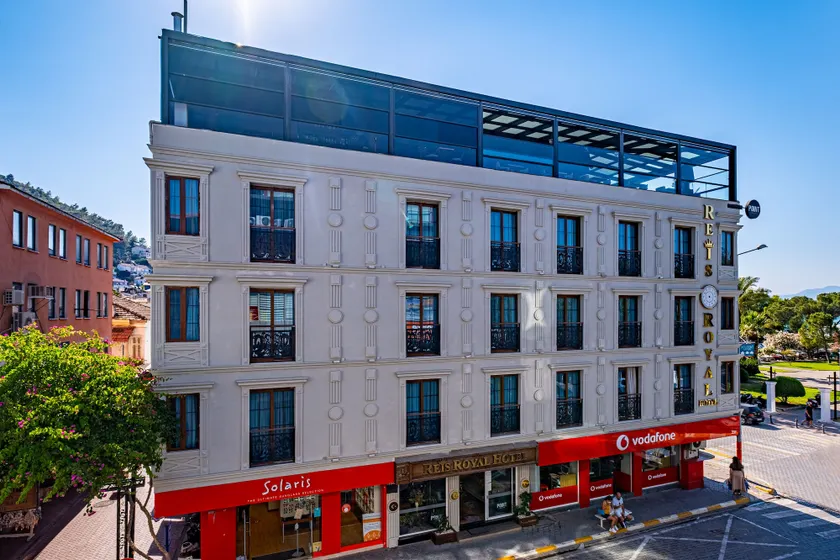Reis Royal Hotel - Image 1