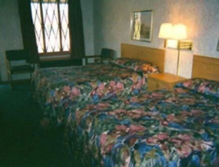 Relax Inn Richmond - Image 1