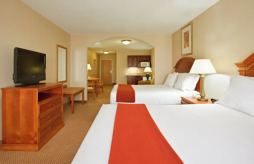 Holiday Inn Express Hotel & Suites Logansport by IHG - Image 1