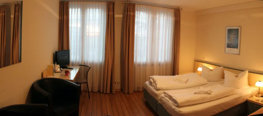 Land-Gut-Hotel- Weisser Schwan - Image 1