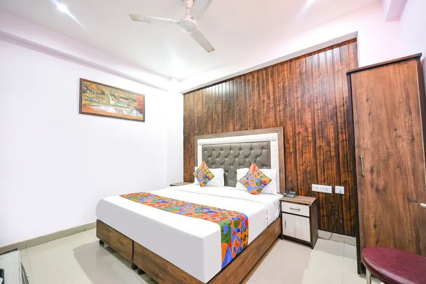 Hotel O Golden Stone Near Electricity Office Vasundhara - Image 1