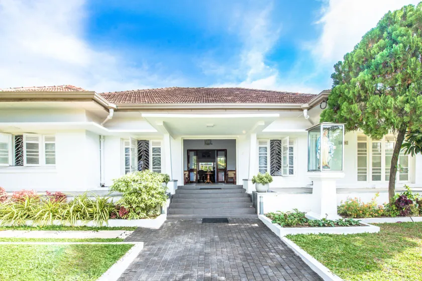 Bungalow On 53 - Image 1