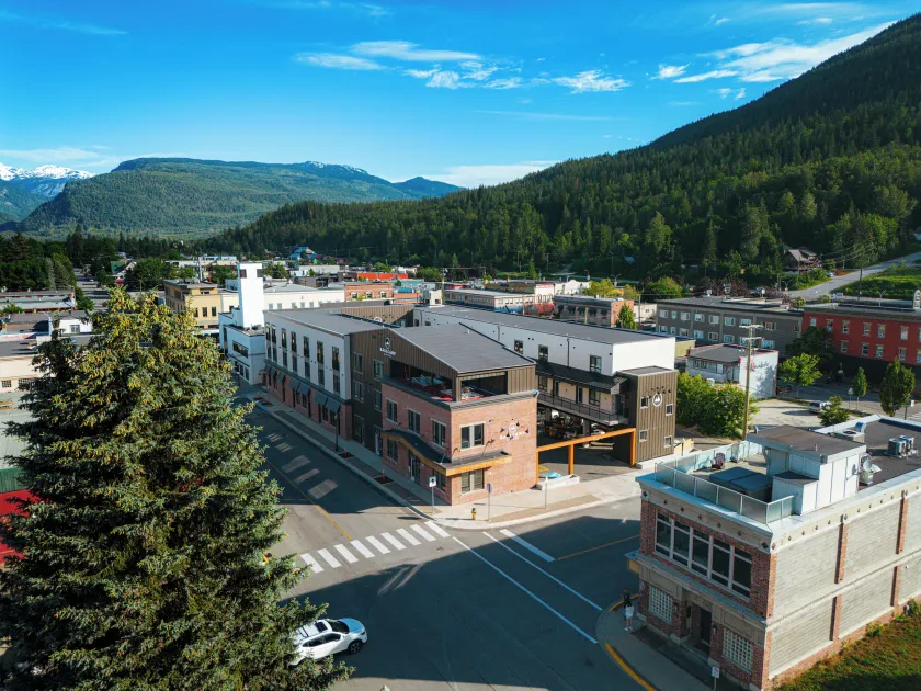 Basecamp Suites Revelstoke - Image 1