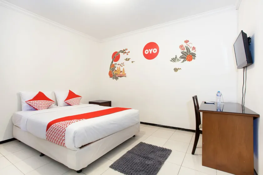 Dukuh Kupang Residence Mitra RedDoorz - Image 1