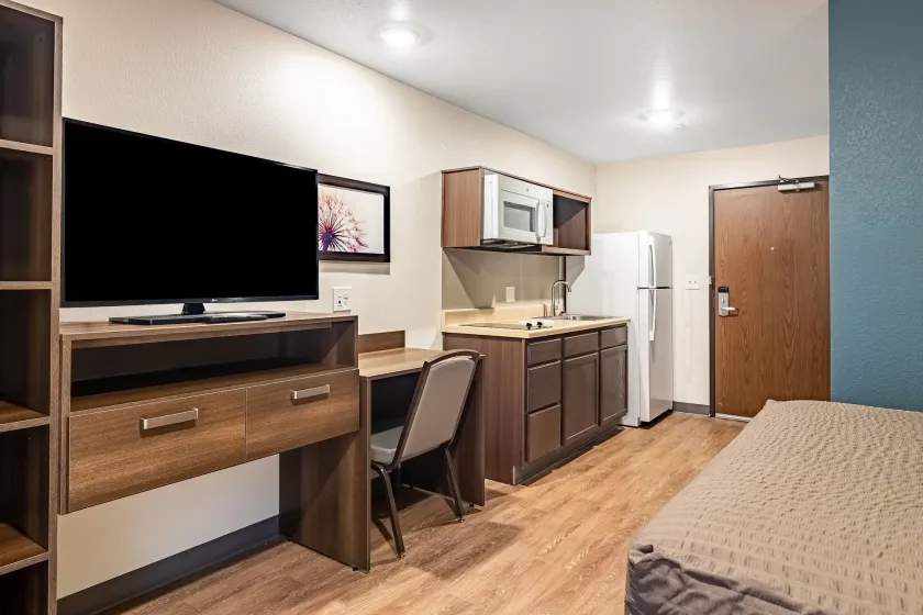 WoodSpring Suites Toledo Maumee - Image 1