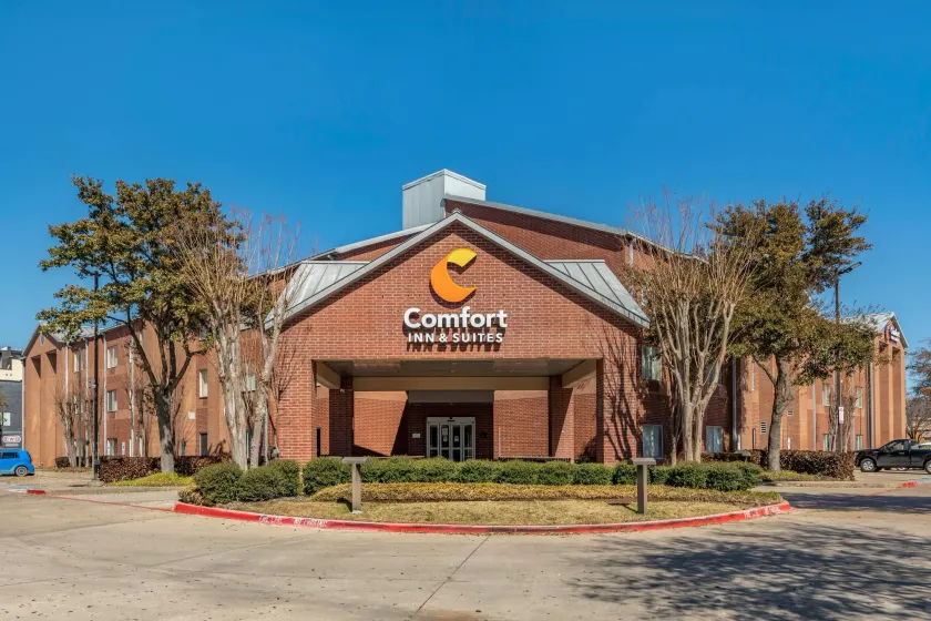 Comfort Inn & Suites North Dallas-Addison - Image 1