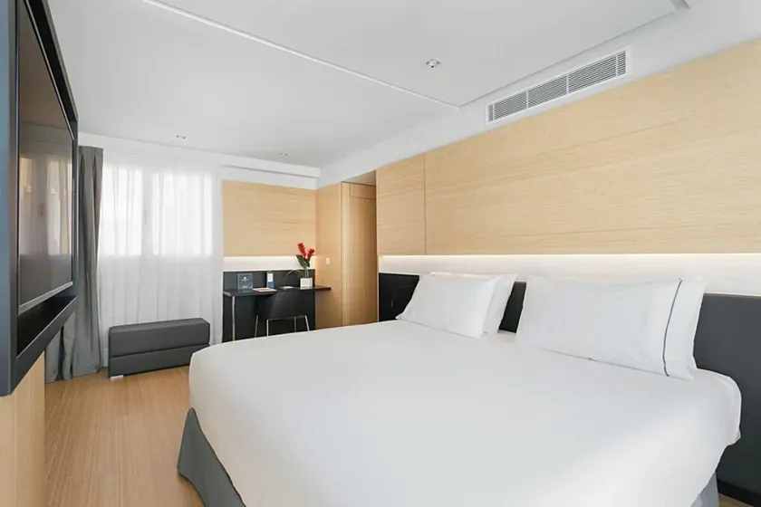 Dorma Plaza Catalunya - Image 1