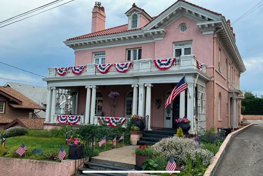 Pendleton House Historic Inn and B&B - Image 1