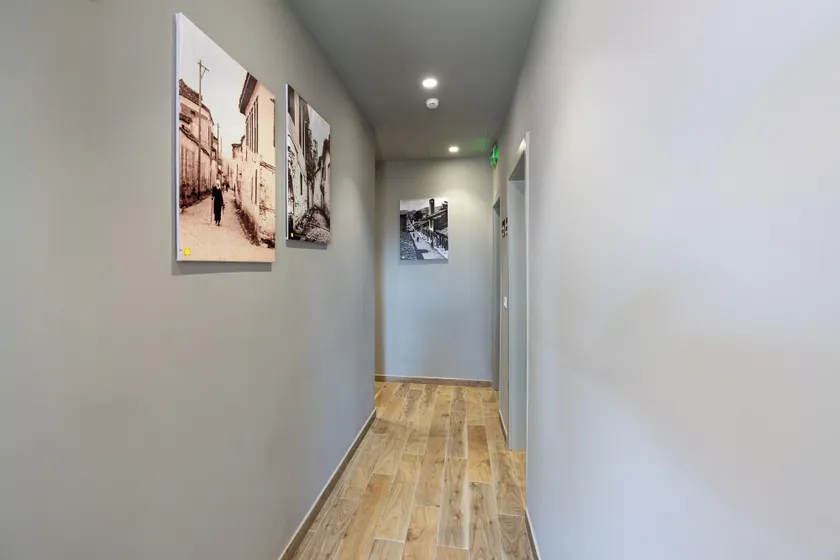 Villa Zoi A Stay to Remember Guesthouse I Sleep on the Historic Roman Road Via Egnatia inside the ancient walls of Elbasan Castle and wake up to a homemade Albanian breakfast prepared by a local family - Indgang