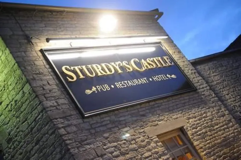 Sturdy`s Castle - Historic Coaching Inn near Blenheim Palace, Oxfordshire - Image 1