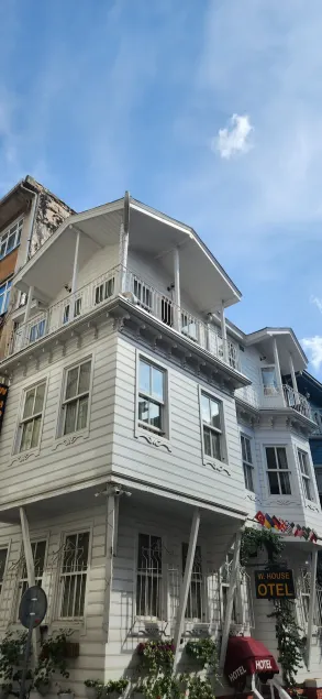 Kadıköy White House - Image 1