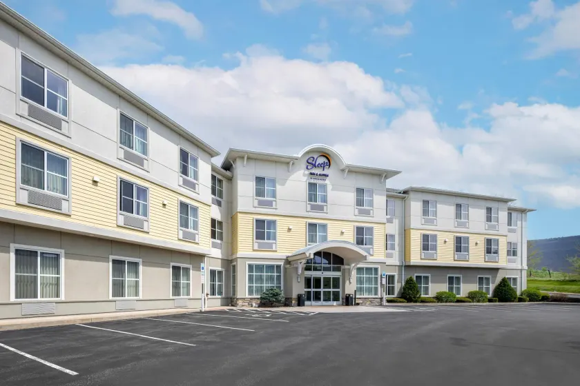 Sleep Inn & Suites Altoona North - Image 1