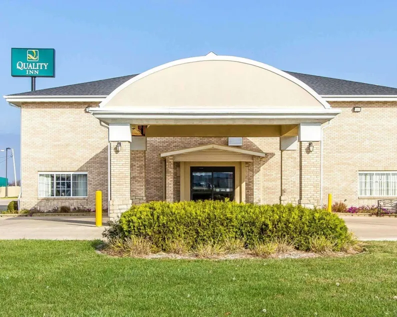 Quality Inn Pontiac - Image 1