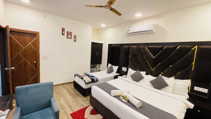 Hotel Shreya Galaxy - Image 1