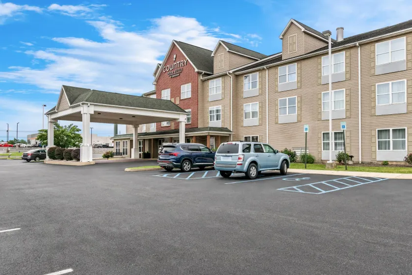 Country Inn & Suites by Radisson, Chambersburg, PA - Image 1