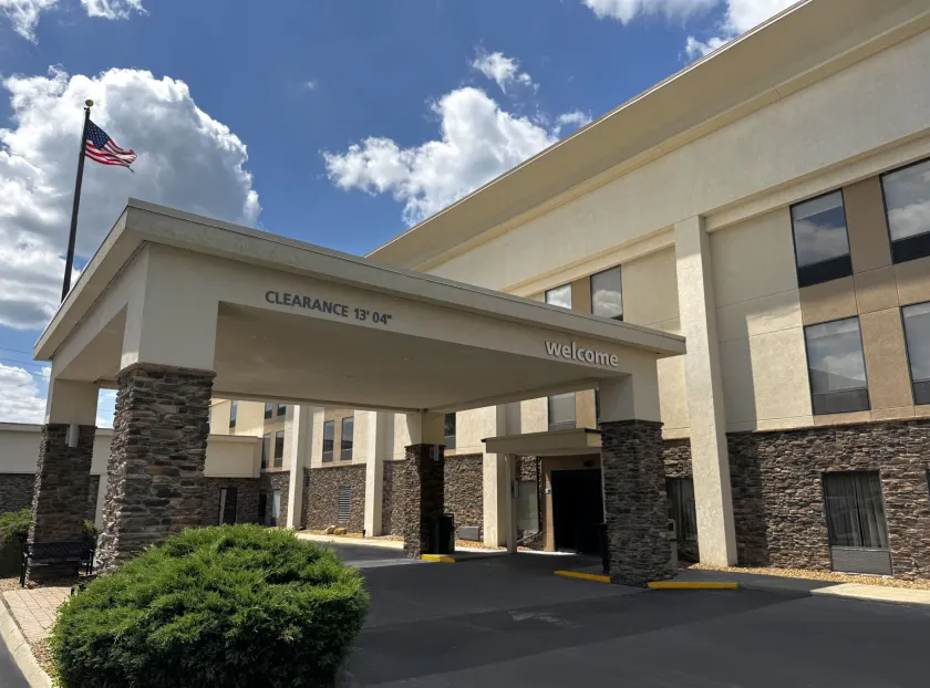 Hampton Inn Kent/Akron Area - Image 1