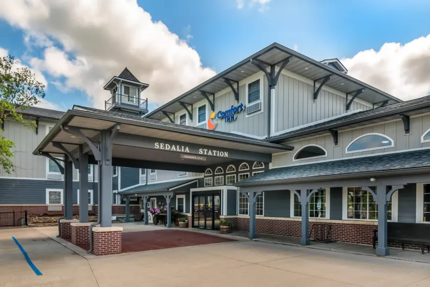 Comfort Inn Sedalia Station - Image 1