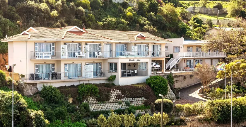 Phoenix Lodge and Waterside Accommodation - Image 1