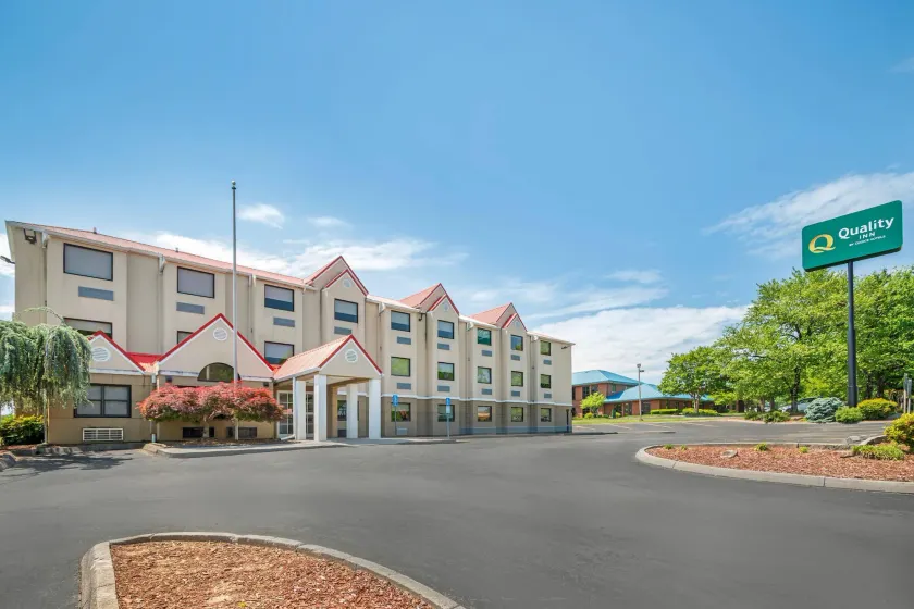 Quality Inn Knoxville West Cedar Bluff - Image 1