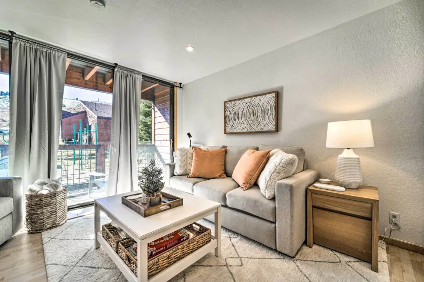 Walk to Ski Resort: Tahoe Donner Studio w/ Balcony - Image 1