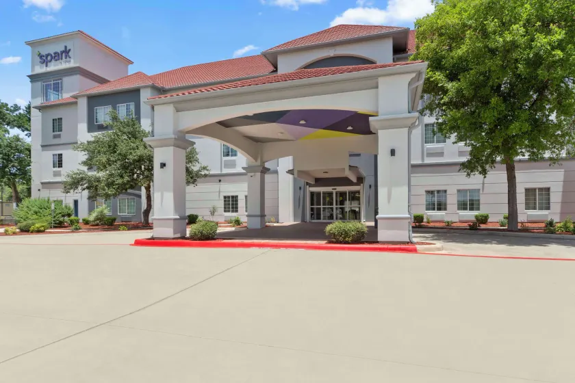 Spark by Hilton San Antonio Dominion - Image 1