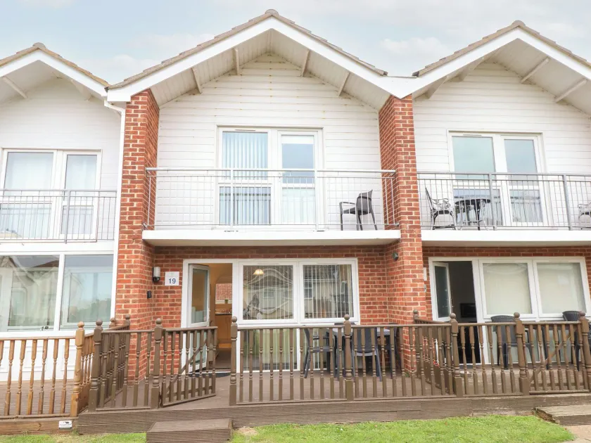 Corton Retreats At Waterside Park - Image 1