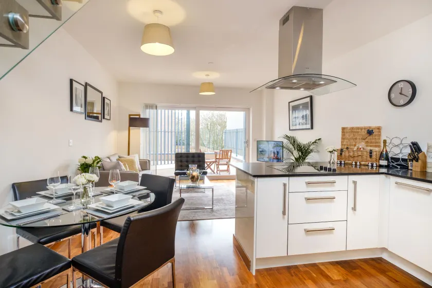 Tailored Stays - Cambridge City Duplex Apartments - Image 1