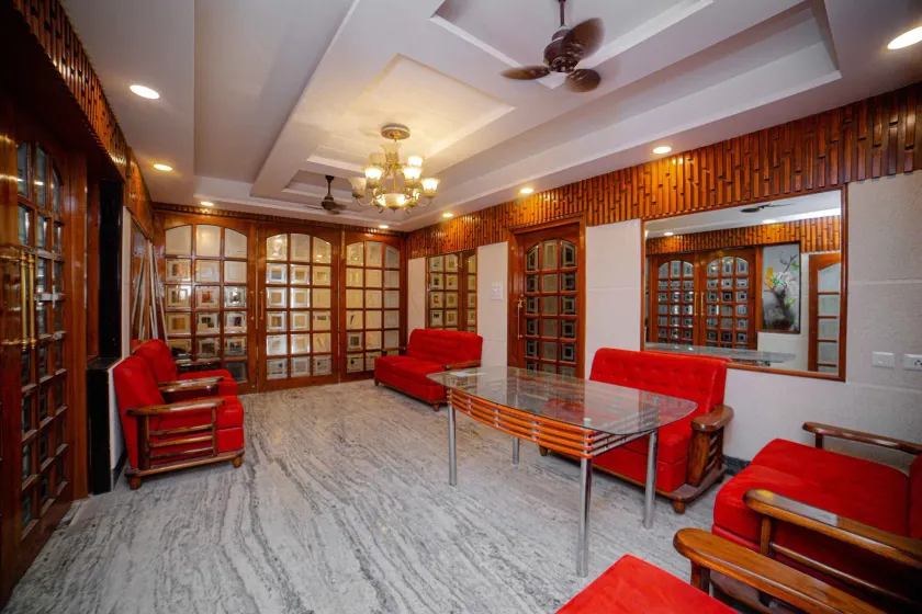 Pearl Courtyard - Image 1