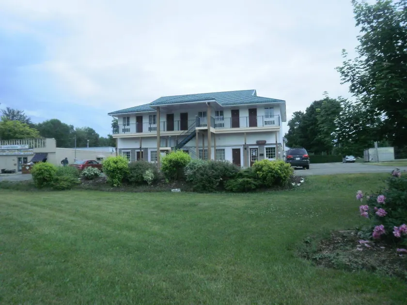 Bayview Inn Orillia - Image 1