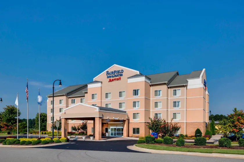 Fairfield Inn and Suites South Hill I-85 - Image 1