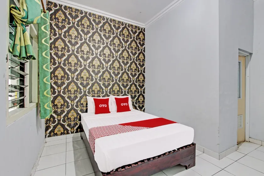 OYO 92287 Hotel Aji Mantoro - Image 1