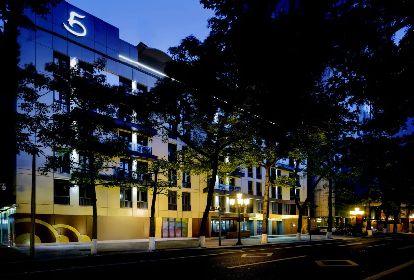 LN Hotel Five - Free Shuttle Bus & Snack for Canton Fair - Image 1