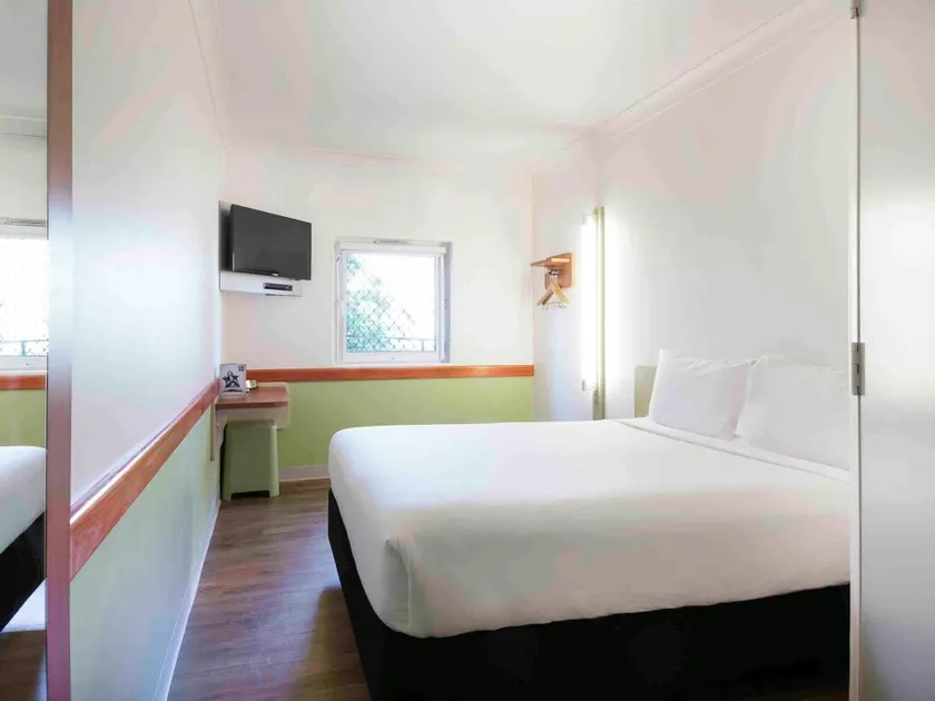 Imperial Motel Windsor - Image 1