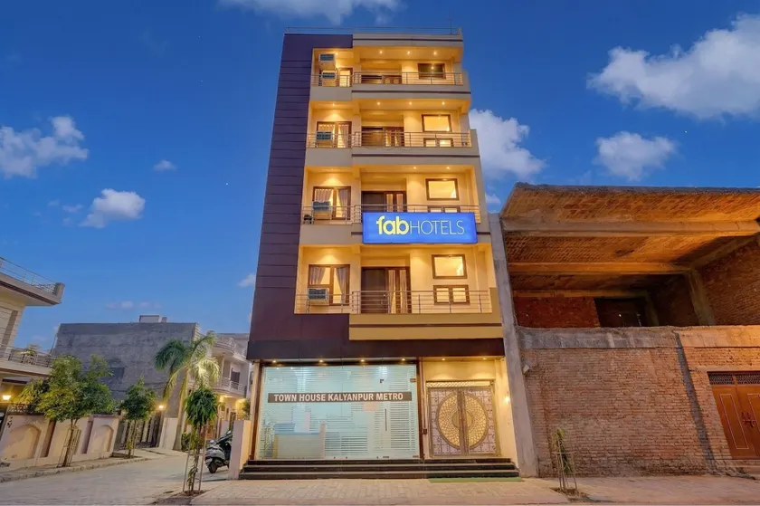 FabHotel Metro Inn - Image 1