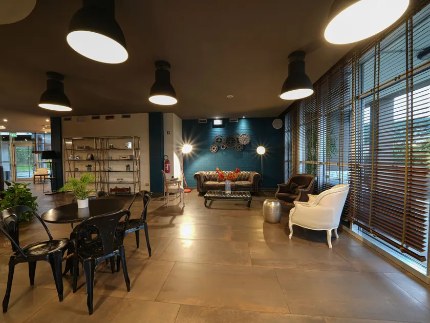 La Meridiana Bleisure Hotel - Image 1