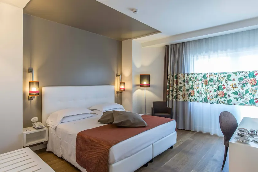 Caravel Hotel - Image 1