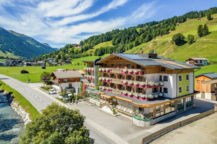 Hotel Barbarahof Saalbach mit Joker Card - Image 1