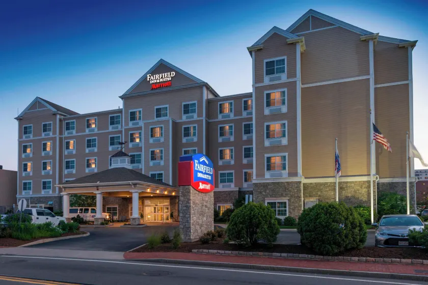 Fairfield Inn and Suites by Marriott New Bedford - Image 1