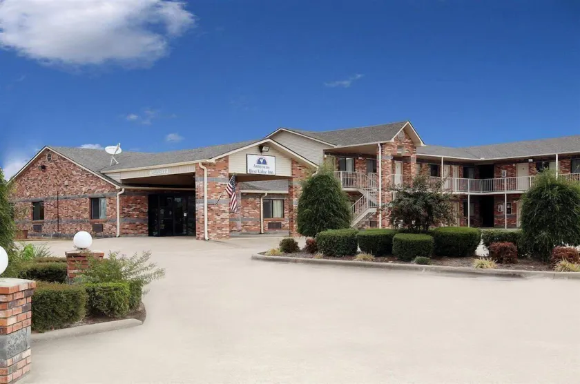 Americas Best Value Inn Cabot - Image 1
