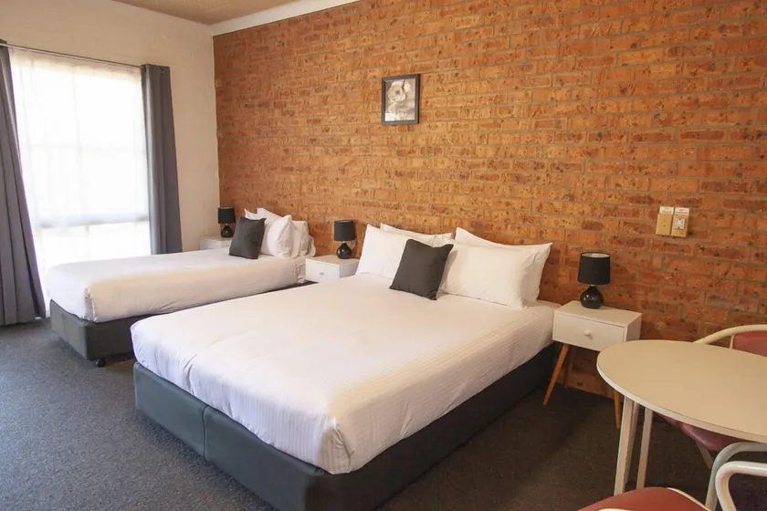 Bega Downs Motor Inn - Image 1