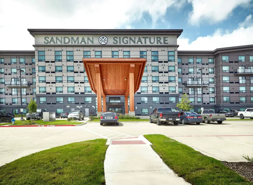 Sandman Signature Plano-Frisco Hotel - Image 1