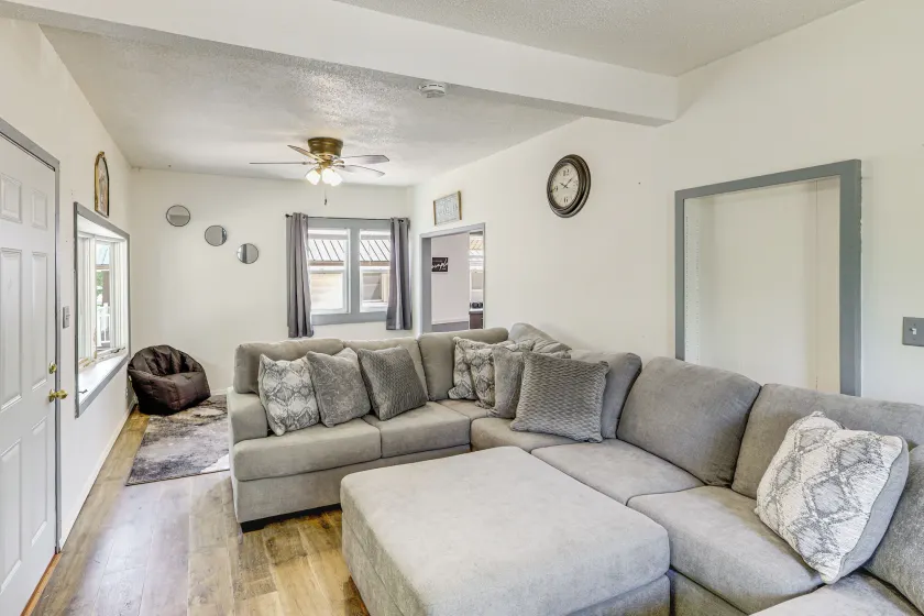 Quaint Family Retreat in Fairbury! - Image 1